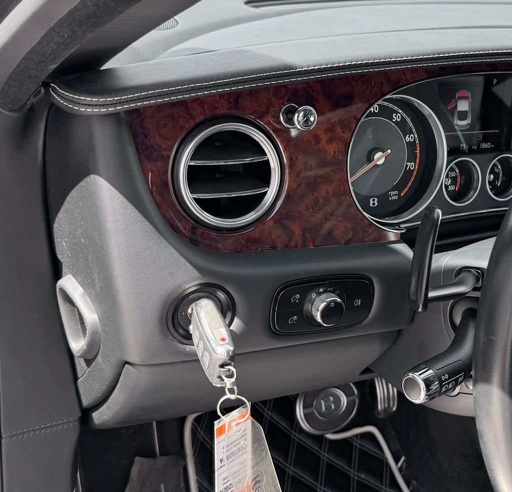 Used 2012 Black Bentley Base image 14