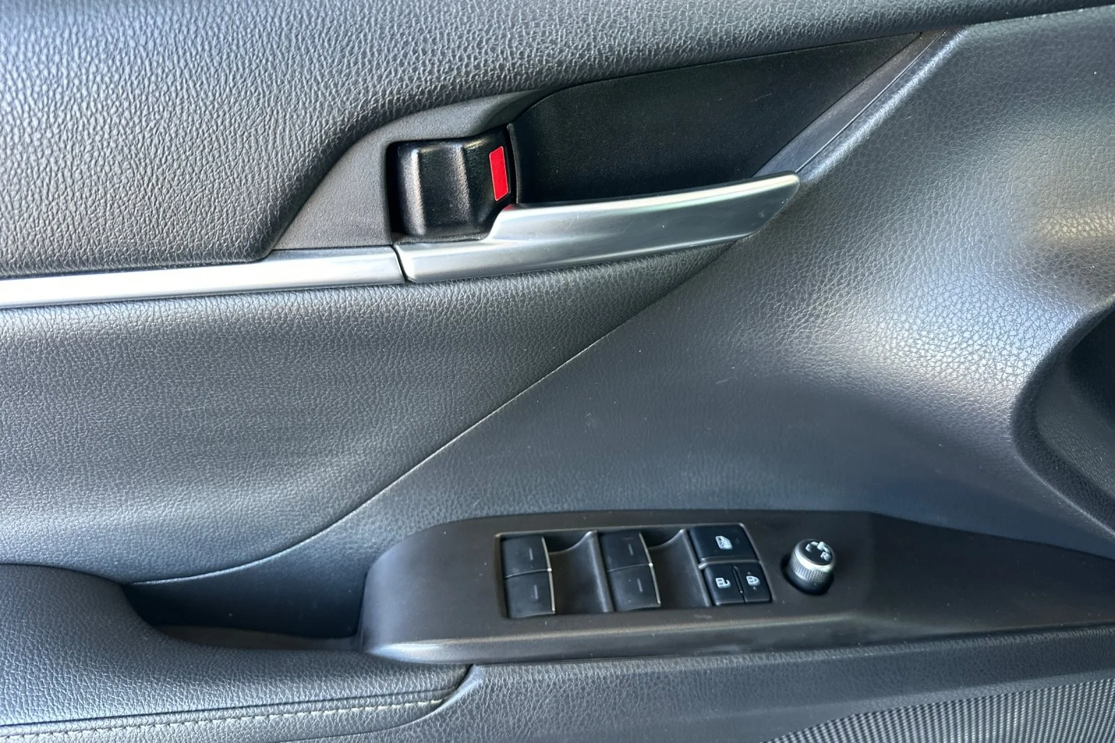 Used 2022 Ice Edge Toyota XSE image 10