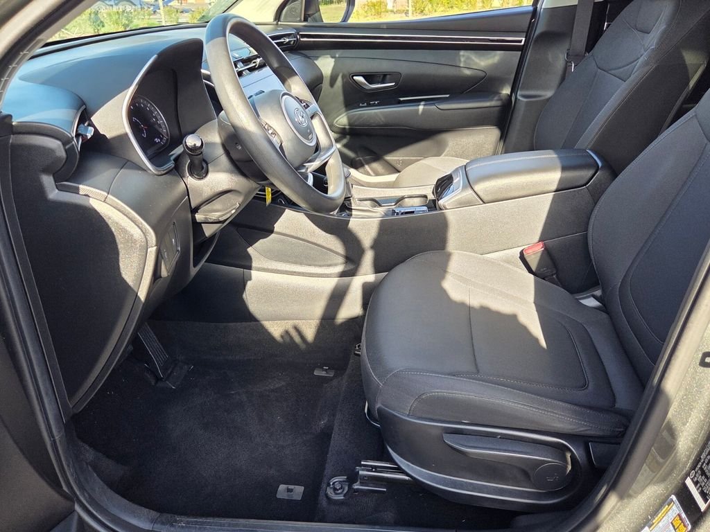 Used 2023 Gray Hyundai SE image 4
