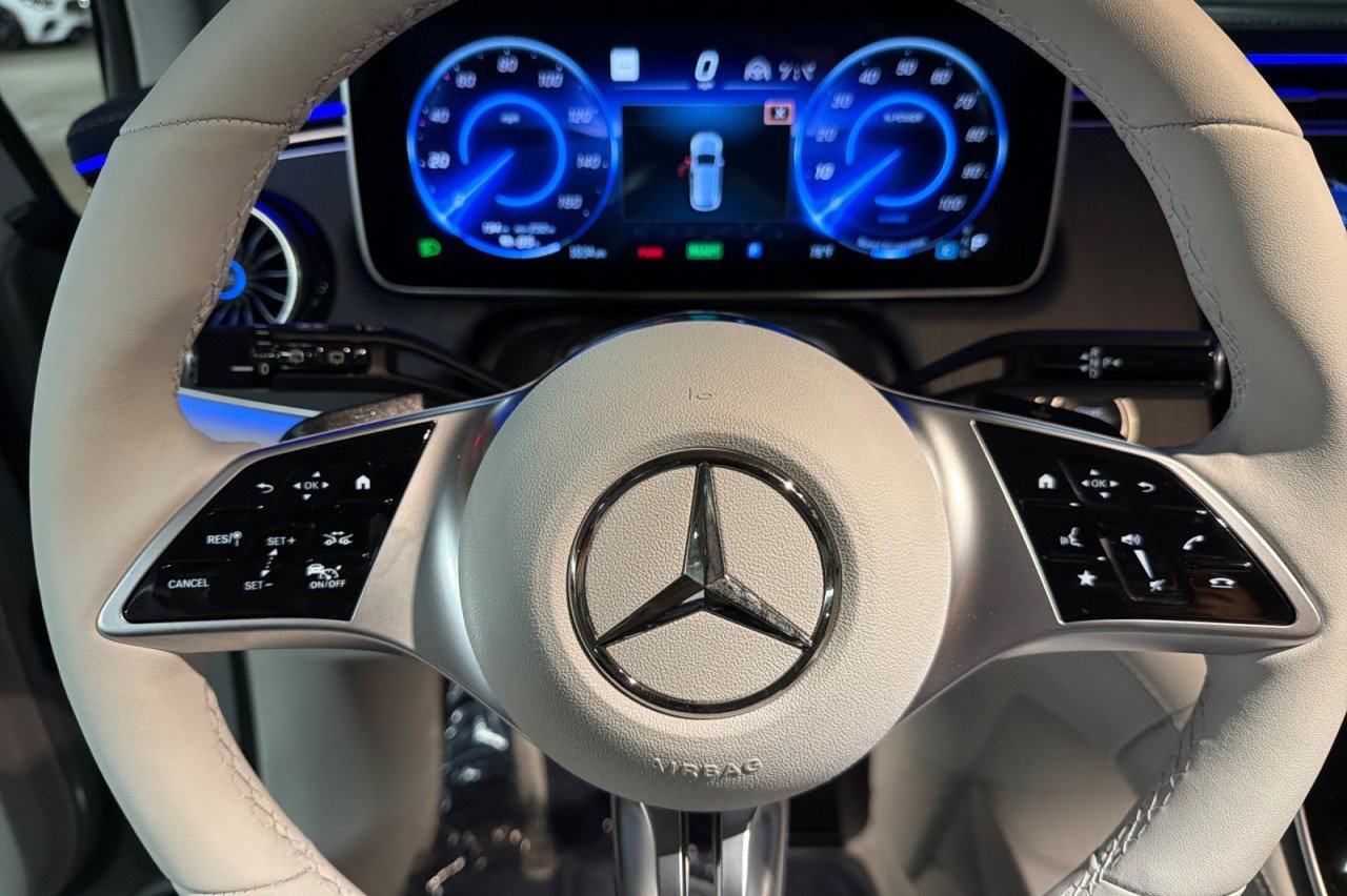 New 2026 MANUFAKTUR Alpine Grey Mercedes-Benz EQE 320 4MATIC® SUV image 23