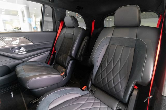 New 2026 MANUFAKTUR Moonlight White Metallic Mercedes-Benz GLS 63 AMG® image 33