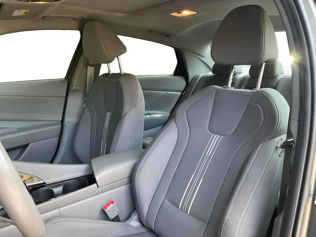 Used 2025 Gray Hyundai SEL Convenience image 28