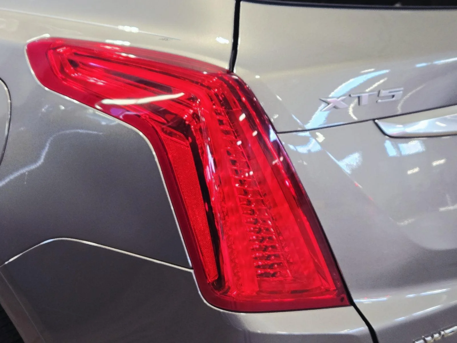 Used 2019 Bronze Dune Metallic Cadillac Platinum AWD image 15