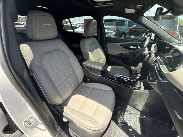 Used 2025 White Frost Tricoat Buick Avenir image 24