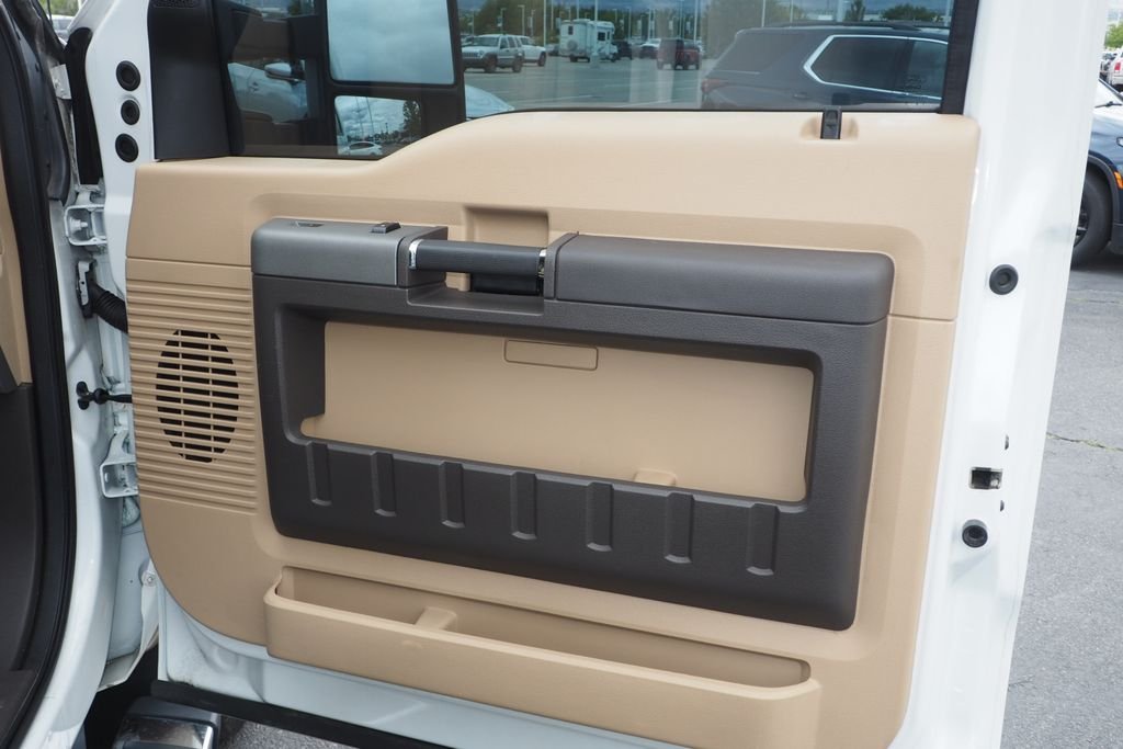 Used 2012 White Ford Lariat image 22