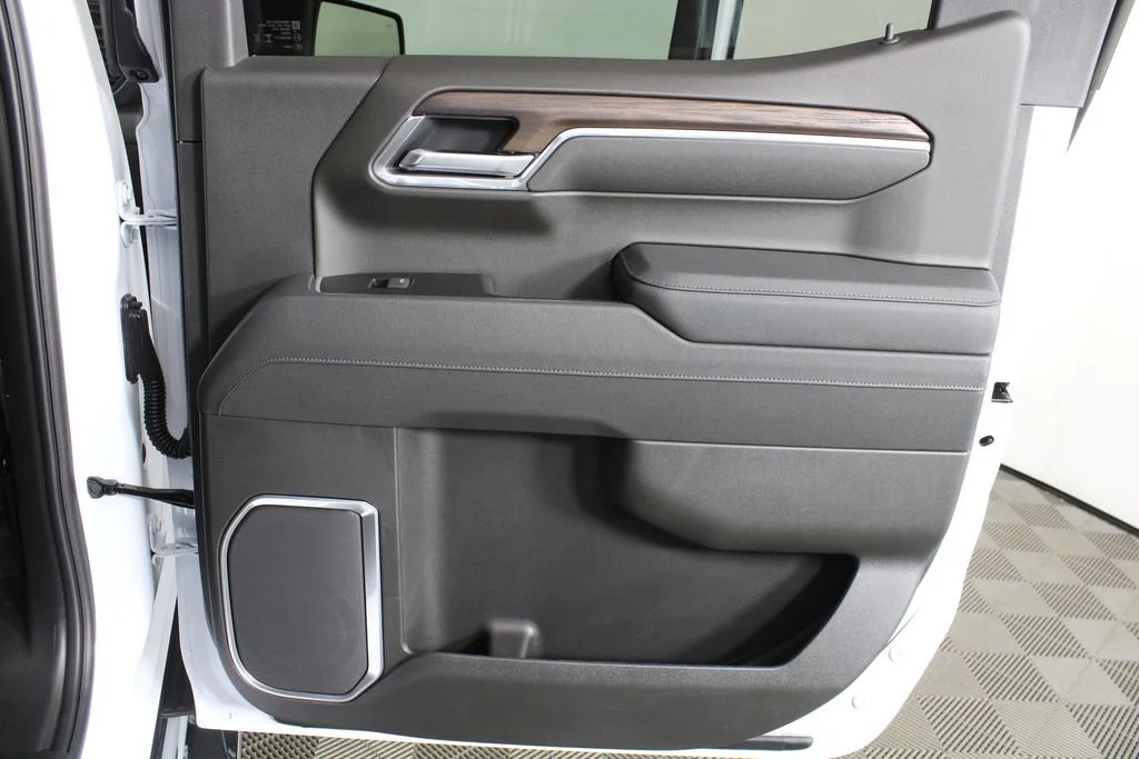 New 2026 Glacier White Tricoat GMC SLT image 9