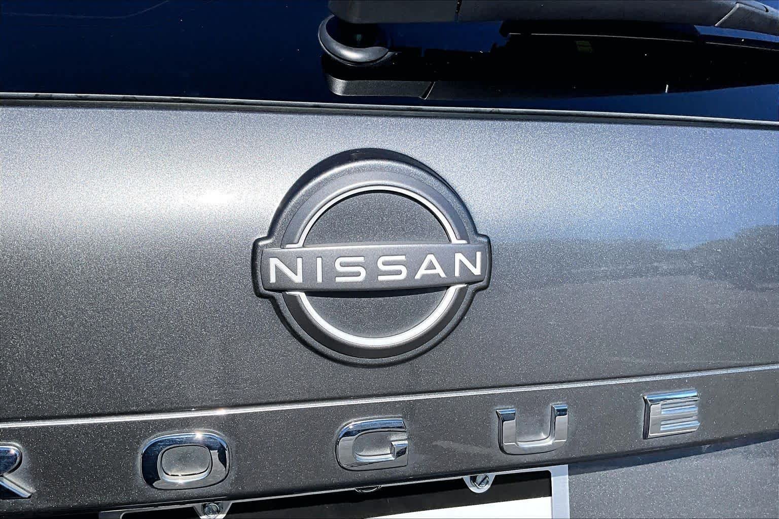 Used 2023 Gun Metallic Nissan SV image 31