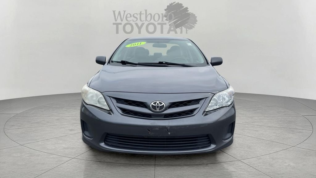Used 2011 Gray Toyota LE image 2