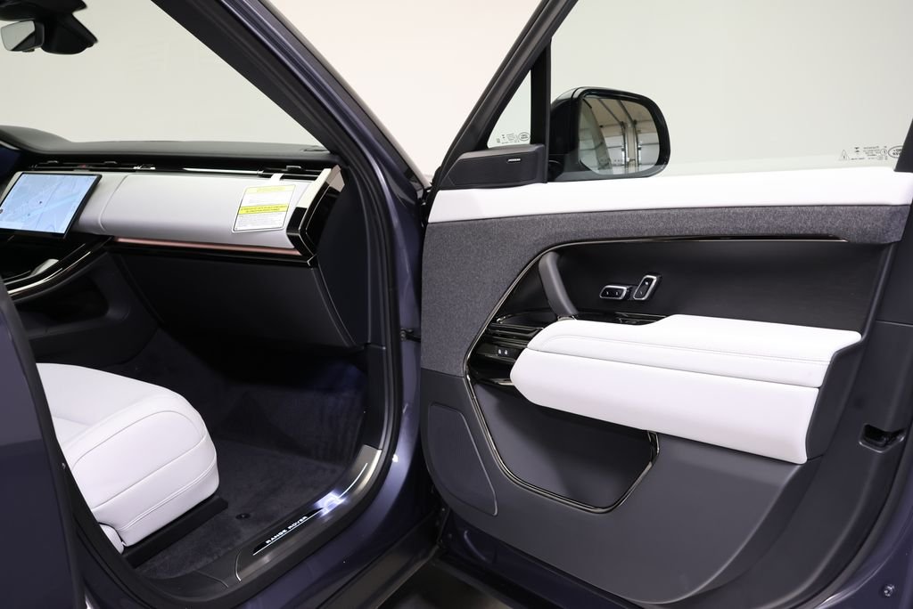 New 2026 Varesine Blue Land Rover SE image 38