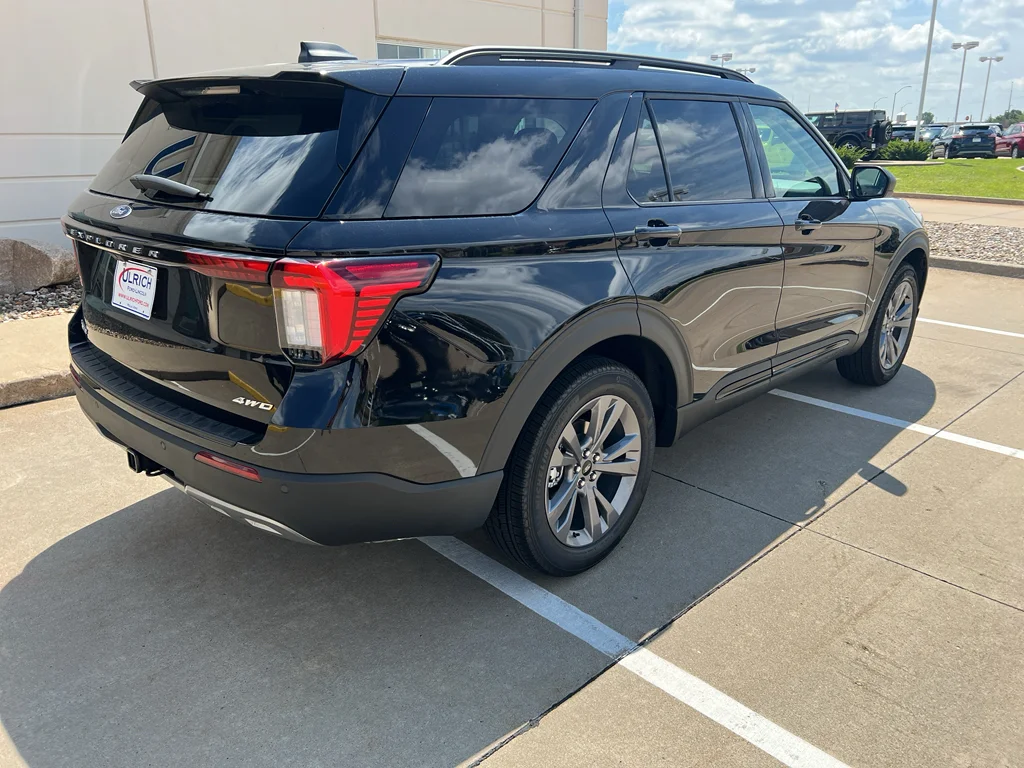 New 2026 Agate Black Metallic Ford Active image 10
