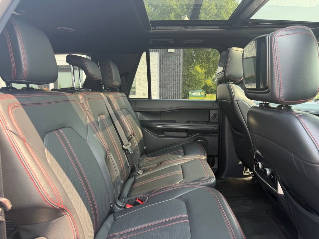 Used 2023  Ford Limited image 31