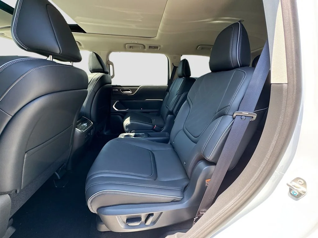 New 2026 RADIANT WHITE INFINITI Luxe 4WD image 26