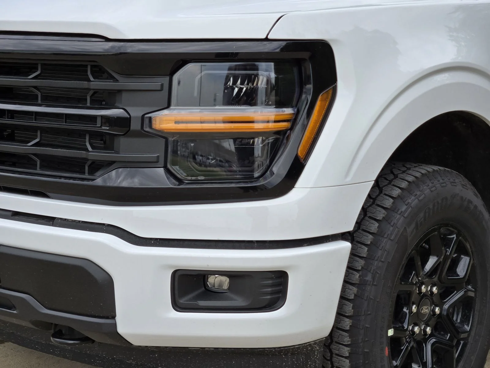 New 2026 Oxford White Ford XLT image 5
