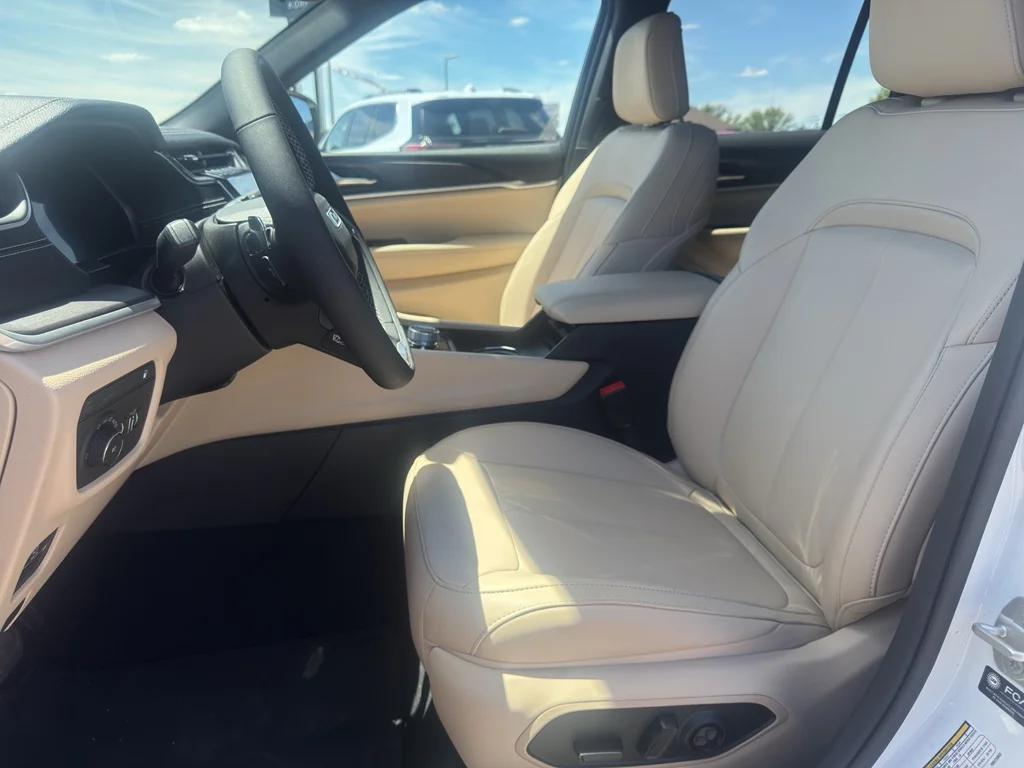 Used 2024 Bright White Clearcoat Jeep Limited image 13