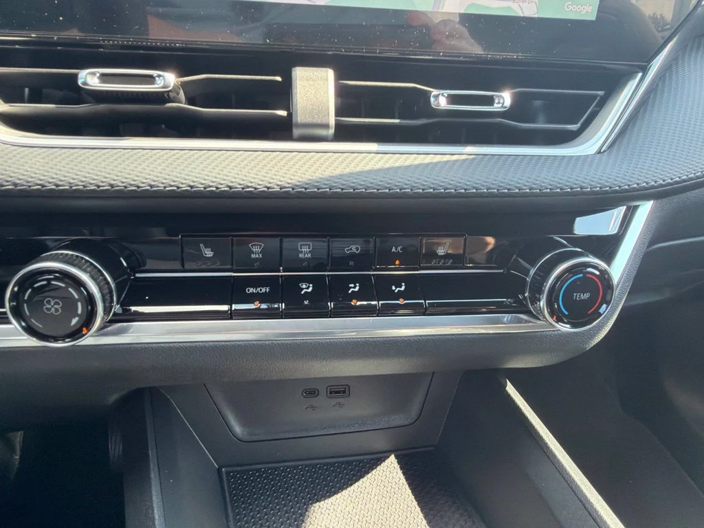 New 2027 Mosaic Black Metallic Chevrolet LT image 21