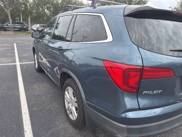Used 2017  Honda LX image 4