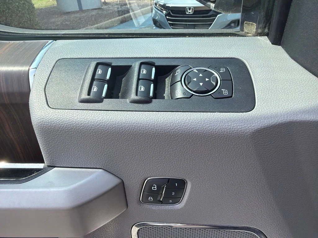Used 2016 White Ford Lariat image 14