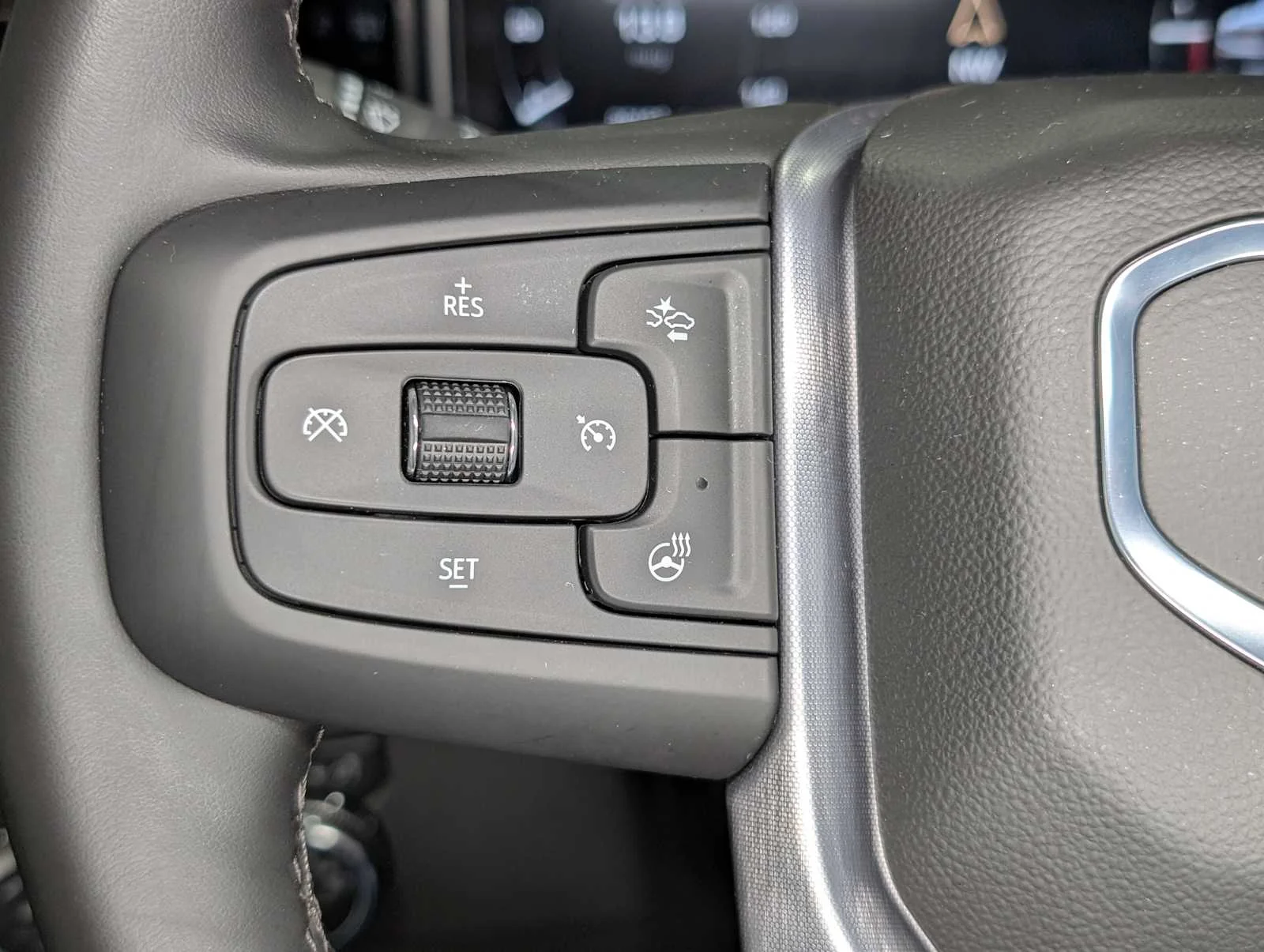 Used 2024 Onyx Black GMC Elevation image 30