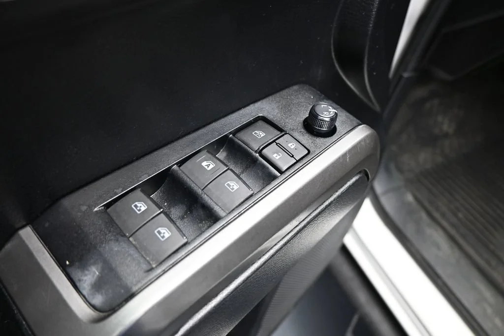 Used 2022 White Toyota SR5 image 12