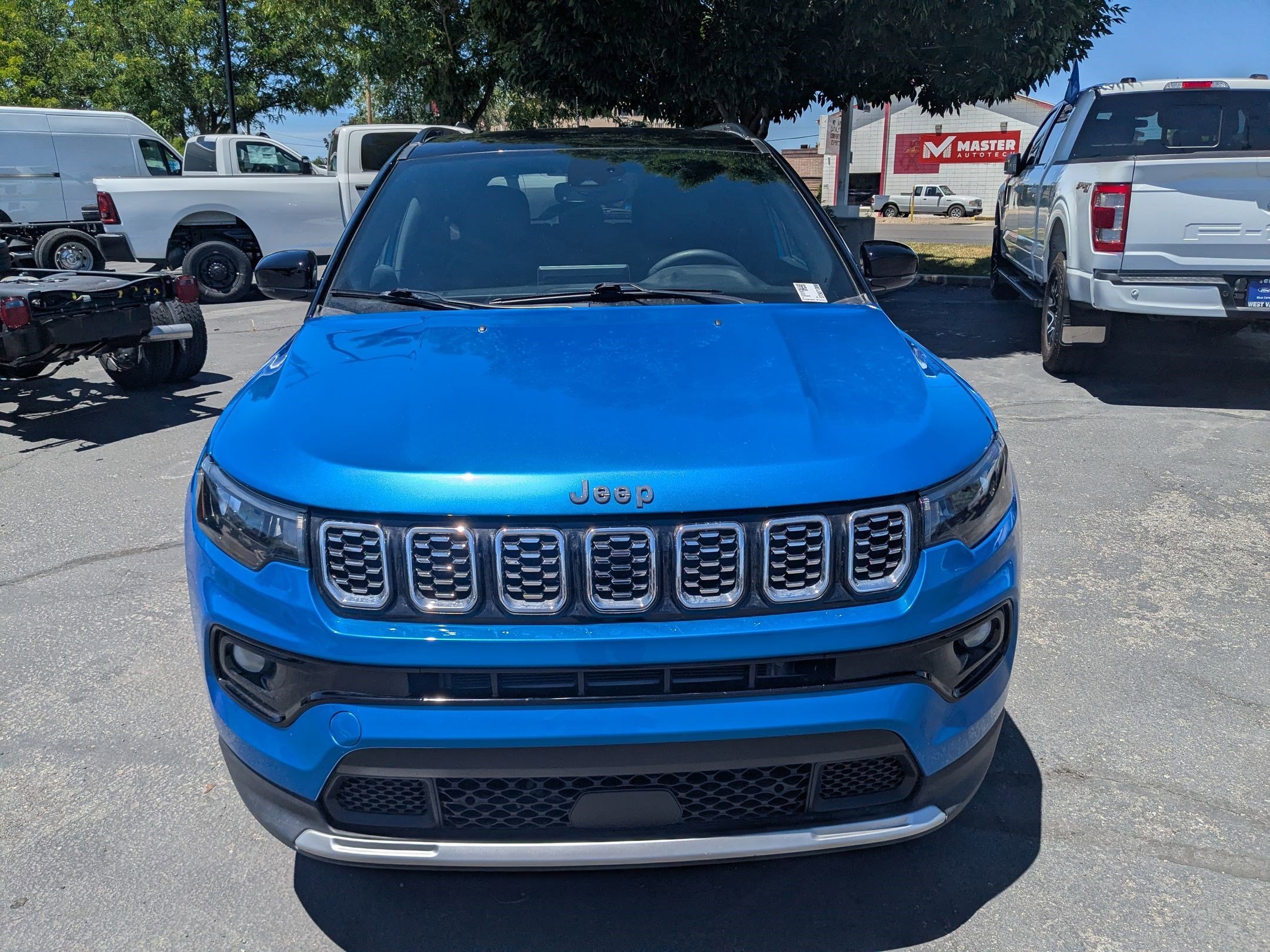 Used 2025 Hydro Blue Pearlcoat Jeep Limited image 10