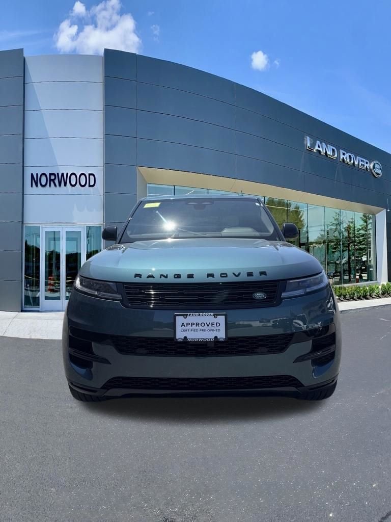 Used 2024 Green Land Rover SE image 3