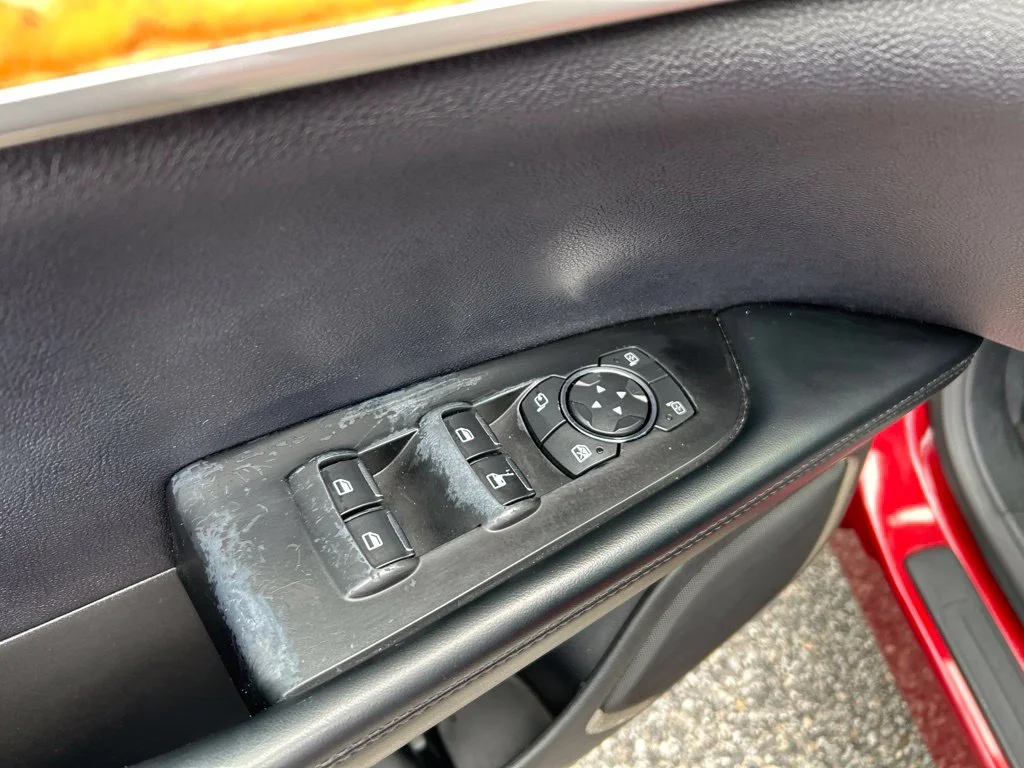 Used 2016 Red Lincoln Select image 14