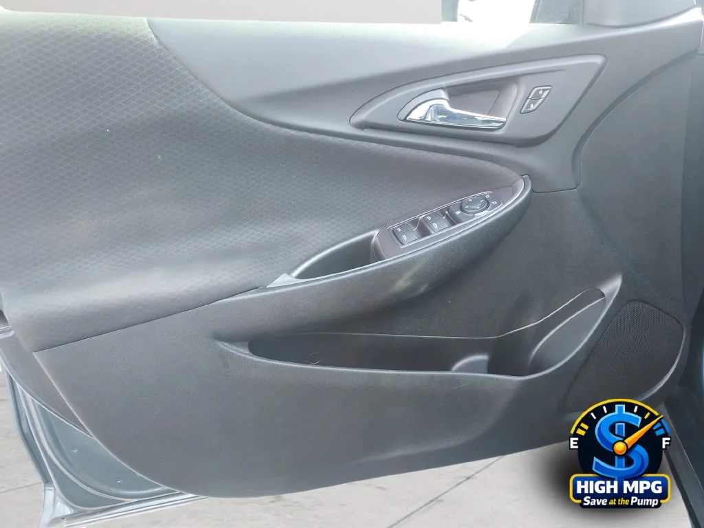Used 2021 Gray Chevrolet RS image 28