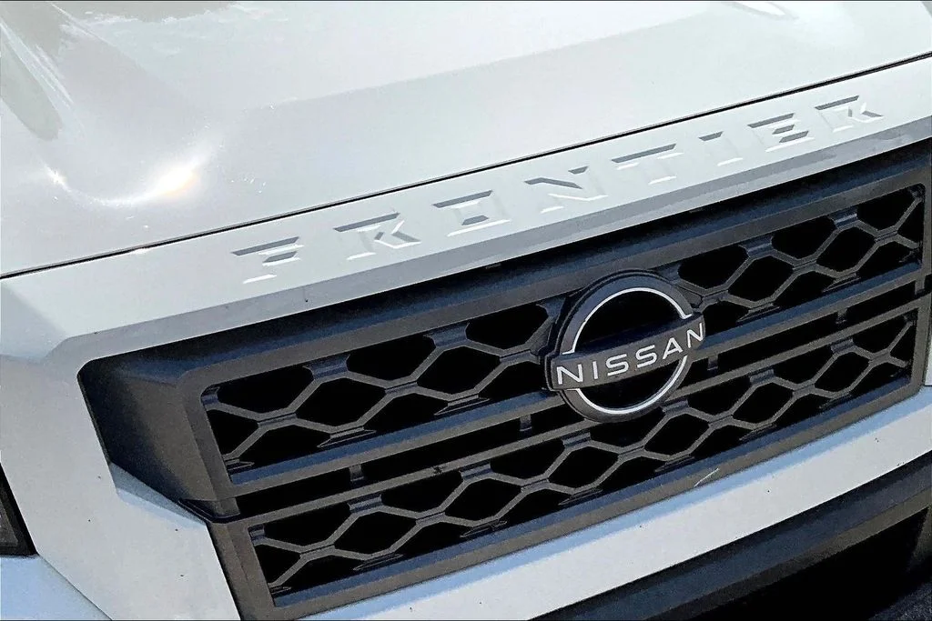 Used 2023 Glacier White Nissan SV image 31
