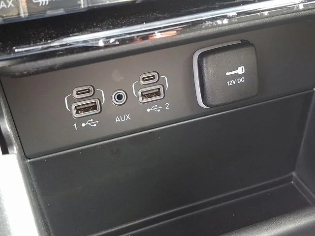 New 2025 White/off-white Jeep Laredo image 16