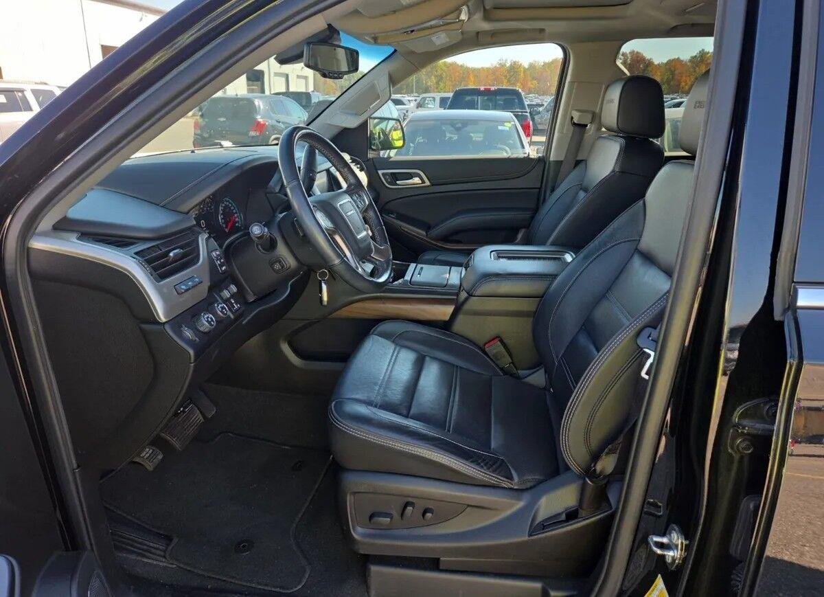 Used 2019 Onyx Black GMC Denali image 8