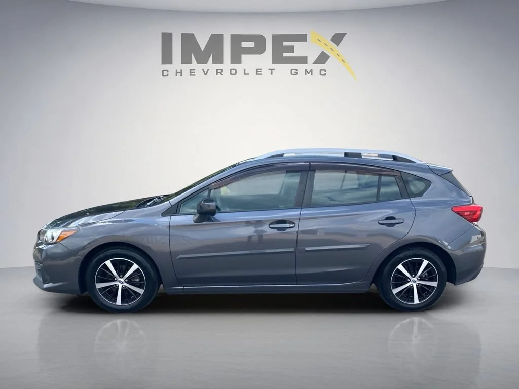 Used 2020  Subaru Premium image 2