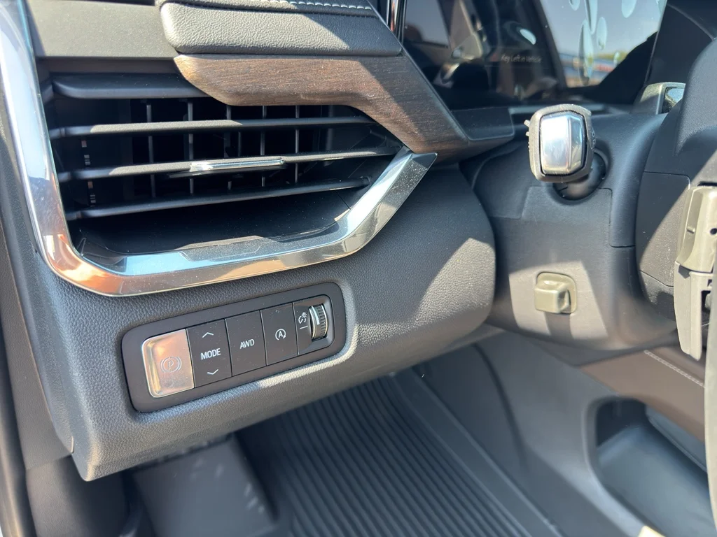 New 2026 Glacier White Tricoat GMC Denali Ultimate image 22