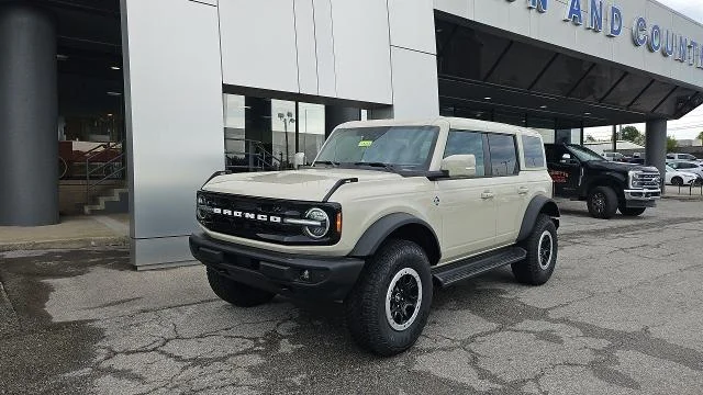 New 2025 Desert Sand Ford Outer Banks 4WD image 19