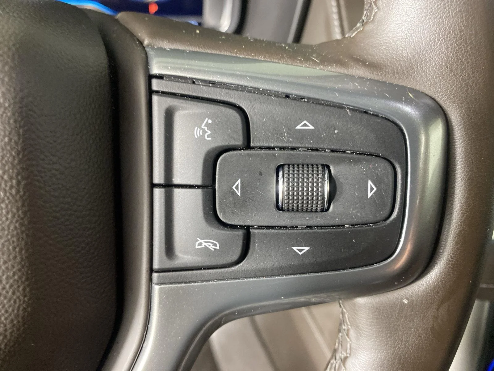 Used 2023 Summit White Chevrolet Z71 image 16
