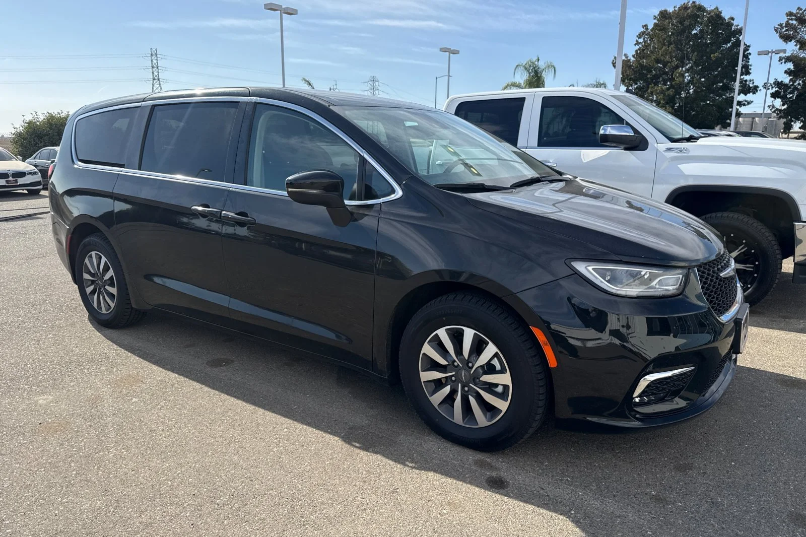 Used 2023 Black Chrysler Hybrid Touring L image 2