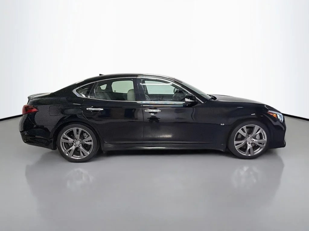 Used 2017 Black Obsidian INFINITI 5.6 image 8