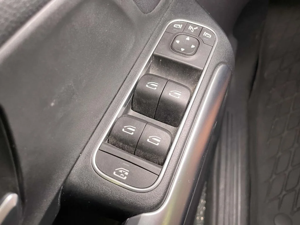 Used 2021 White Mercedes-Benz GLA 250 image 29