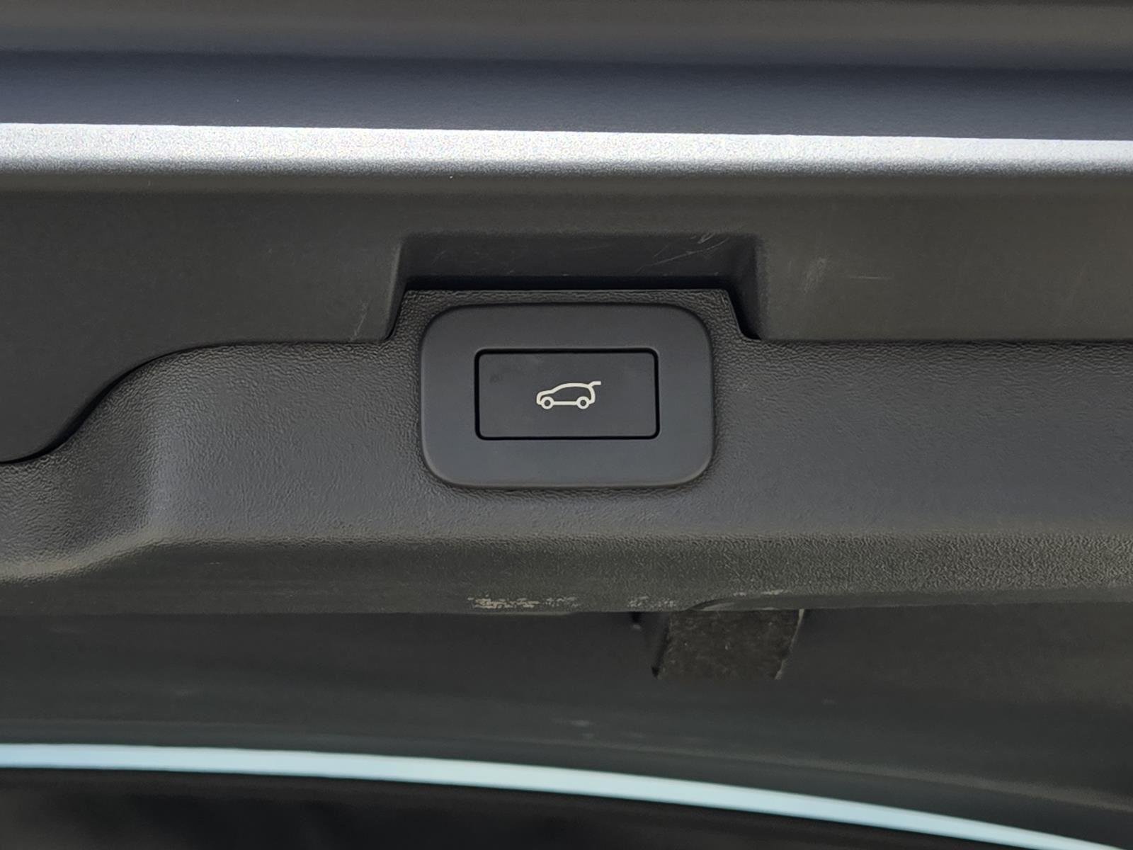 Used 2025 Fuji White Land Rover S image 11