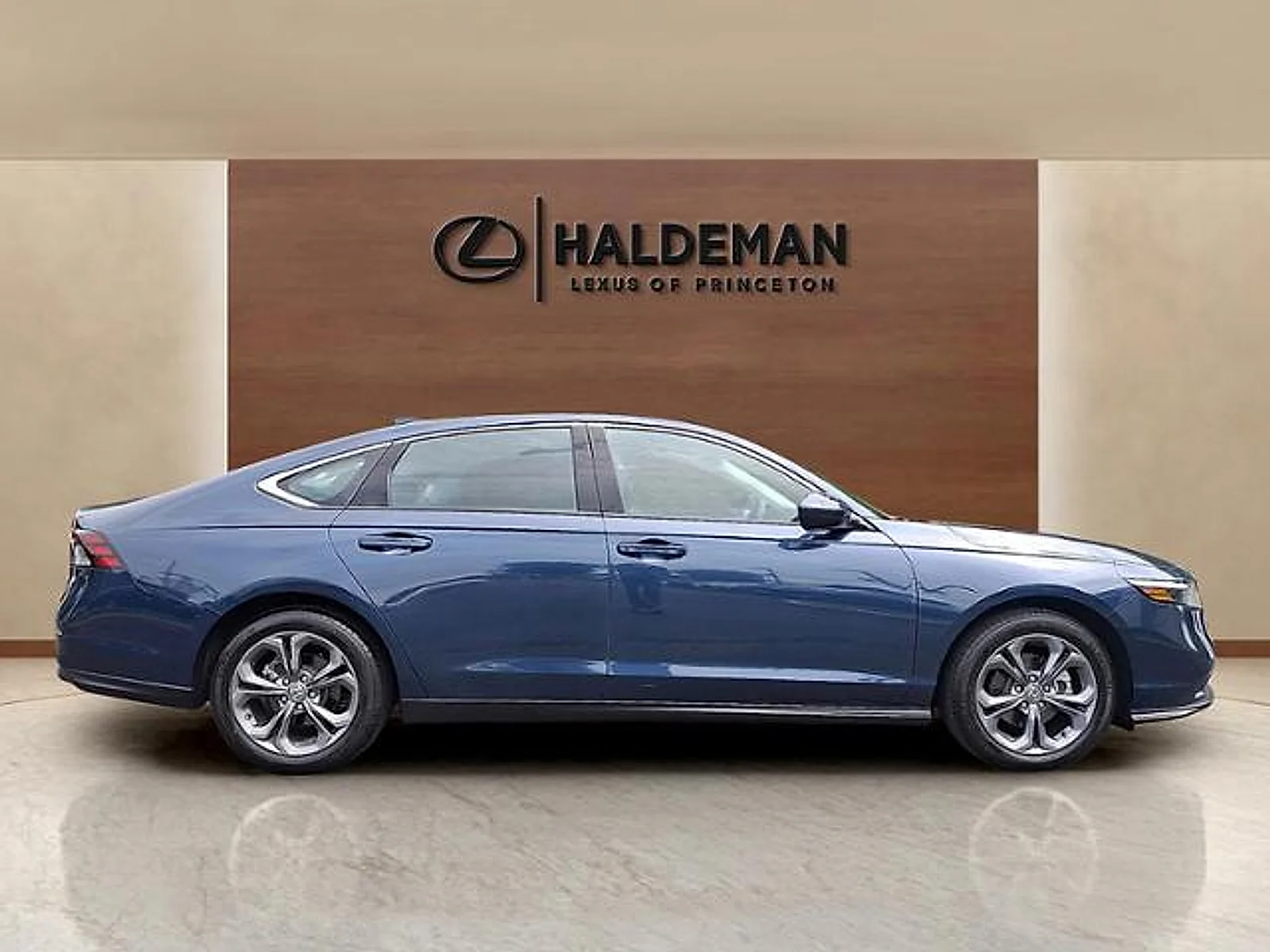 Used 2024 Canyon River Blue Metallic Honda EX image 7