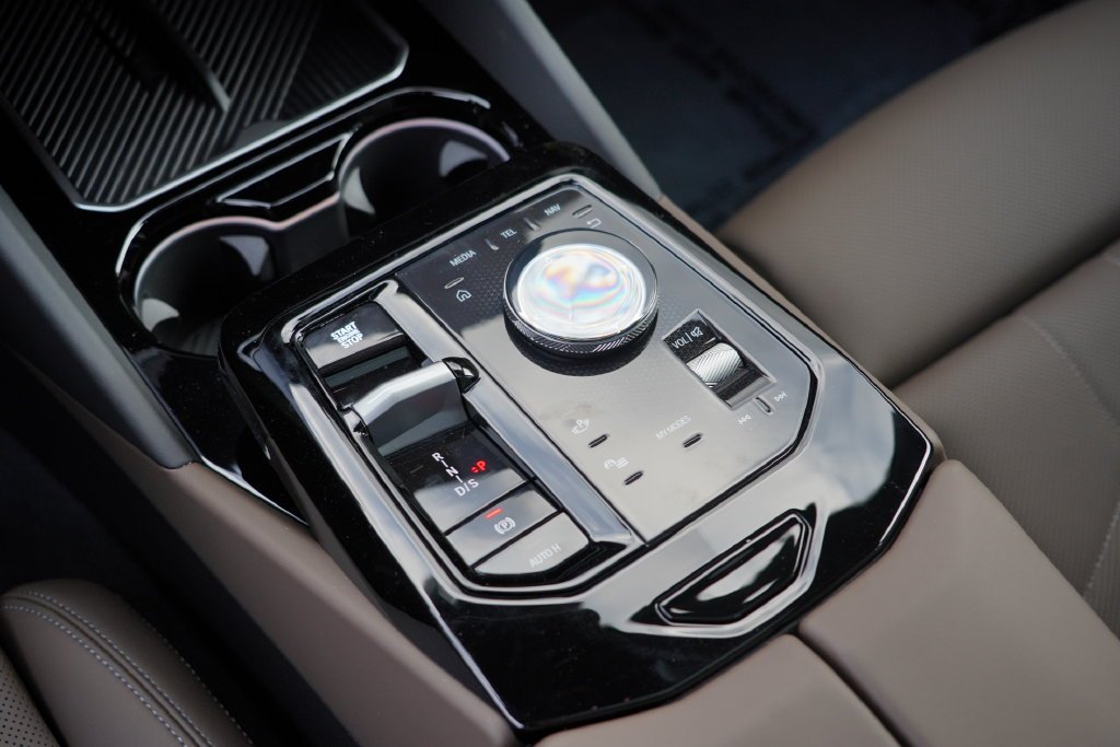 New 2027 Brooklyn Grey Metallic BMW 530i image 30