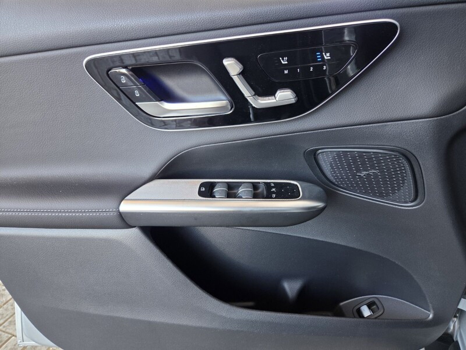 New 2026 Cirrus Silver Metallic Mercedes-Benz GLC 300 SUV image 20