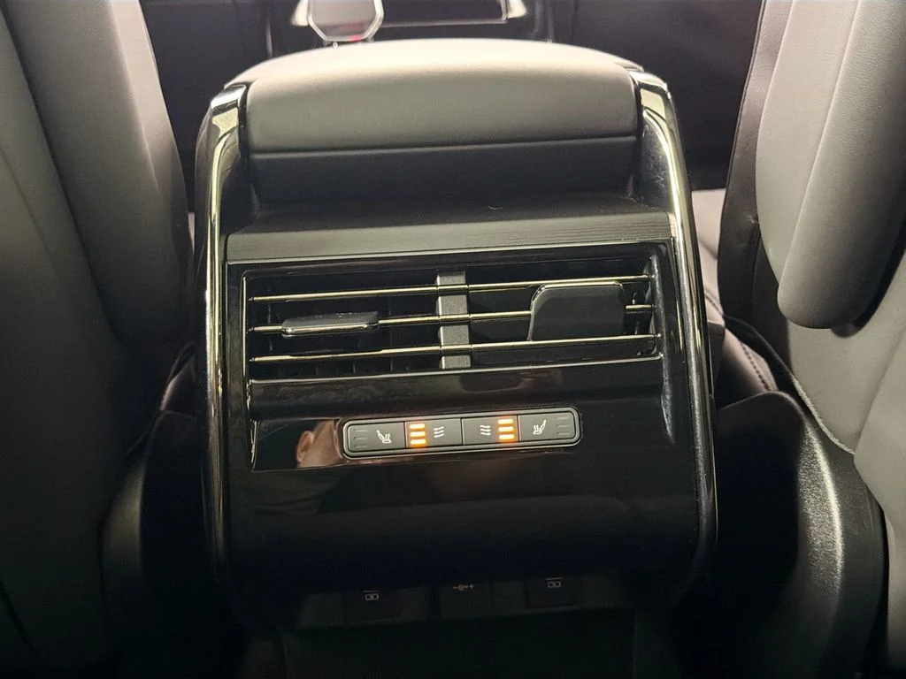Certified Used 2024 White Land Rover Dynamic SE image 27
