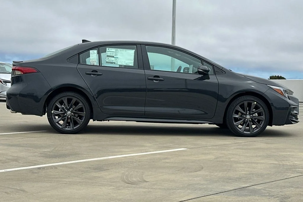 New 2026 Underground with Midnight Black Metallic roof <sup>1</sup> Toyota  XSE image 3