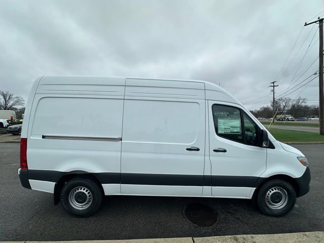New 2026 Arctic White Mercedes-Benz Cargo 144 WB image 40