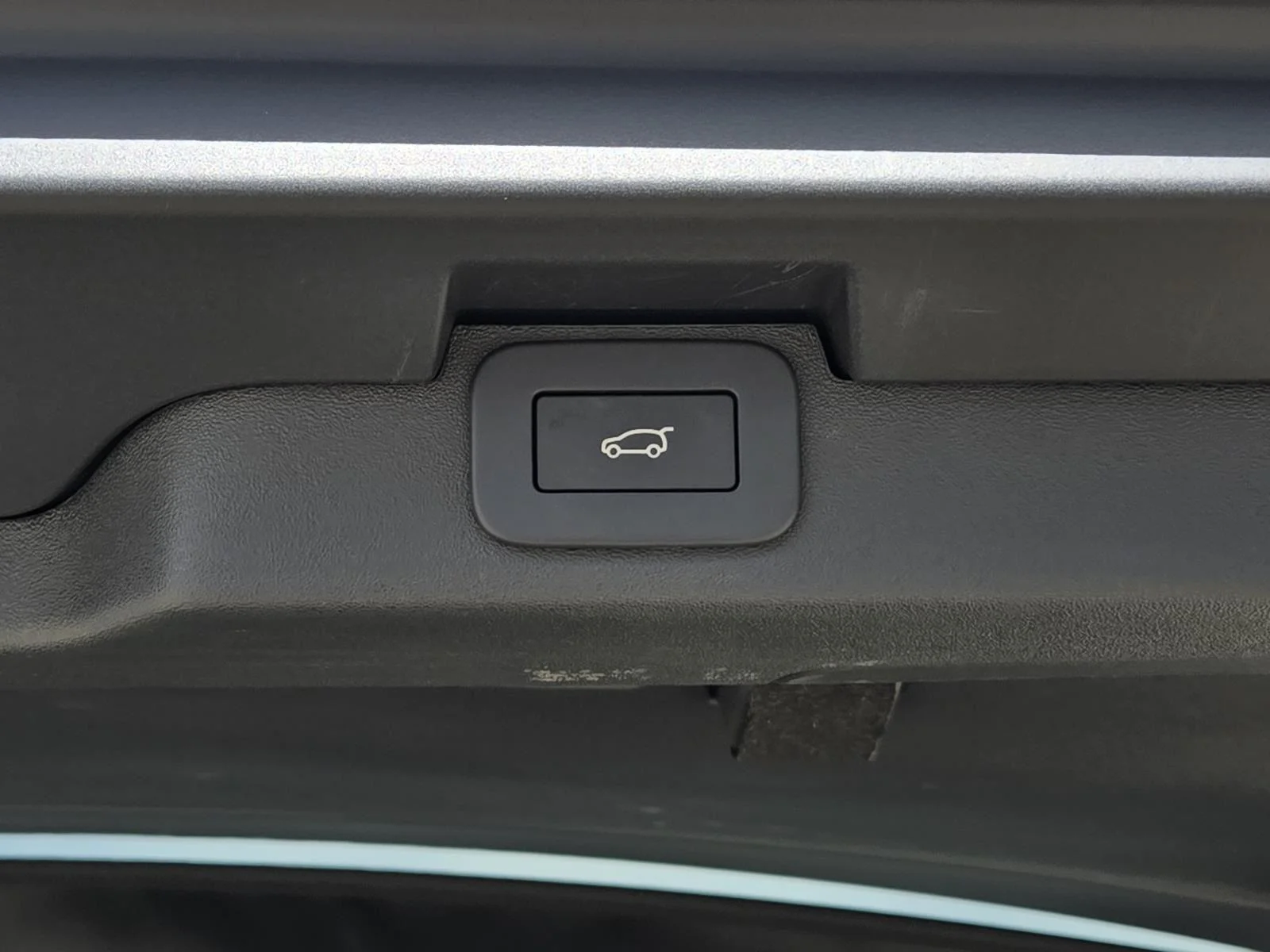 Certified Used 2025 Fuji White Land Rover S image 11