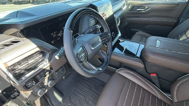 2027 GMC Yukon Denali Ultimate - Photo 10