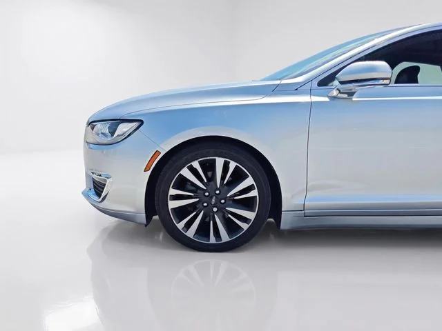 Used 2017 Silver Lincoln Reserve image 10