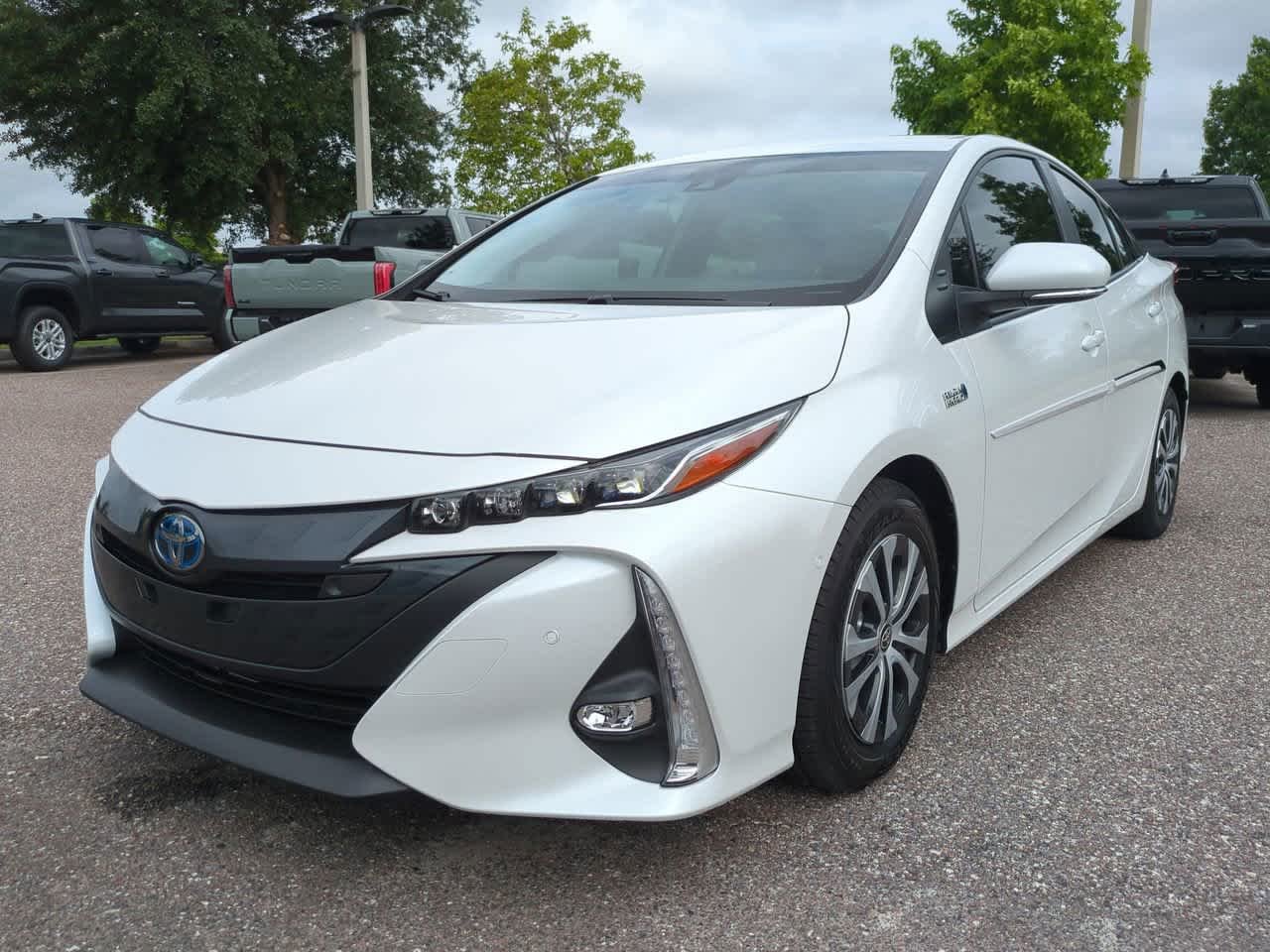 Certified Used 2021 Wind Chill Pearl Toyota Limited image 2