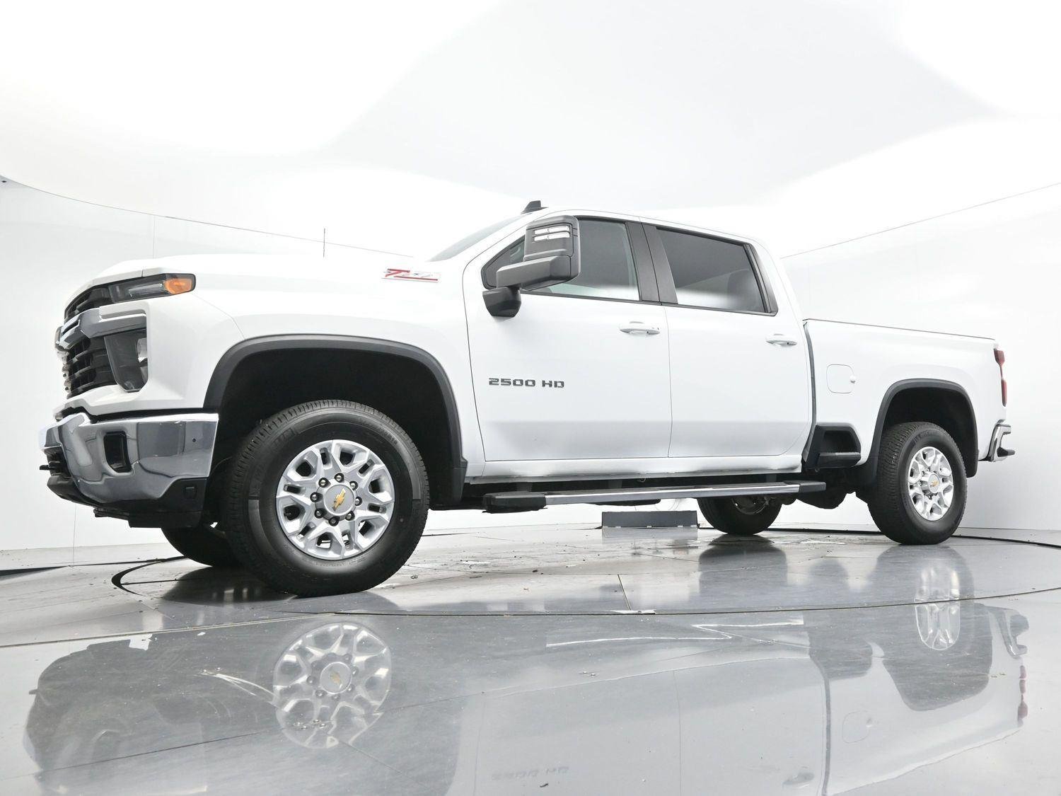 Used 2025 Summit White Chevrolet LT image 41
