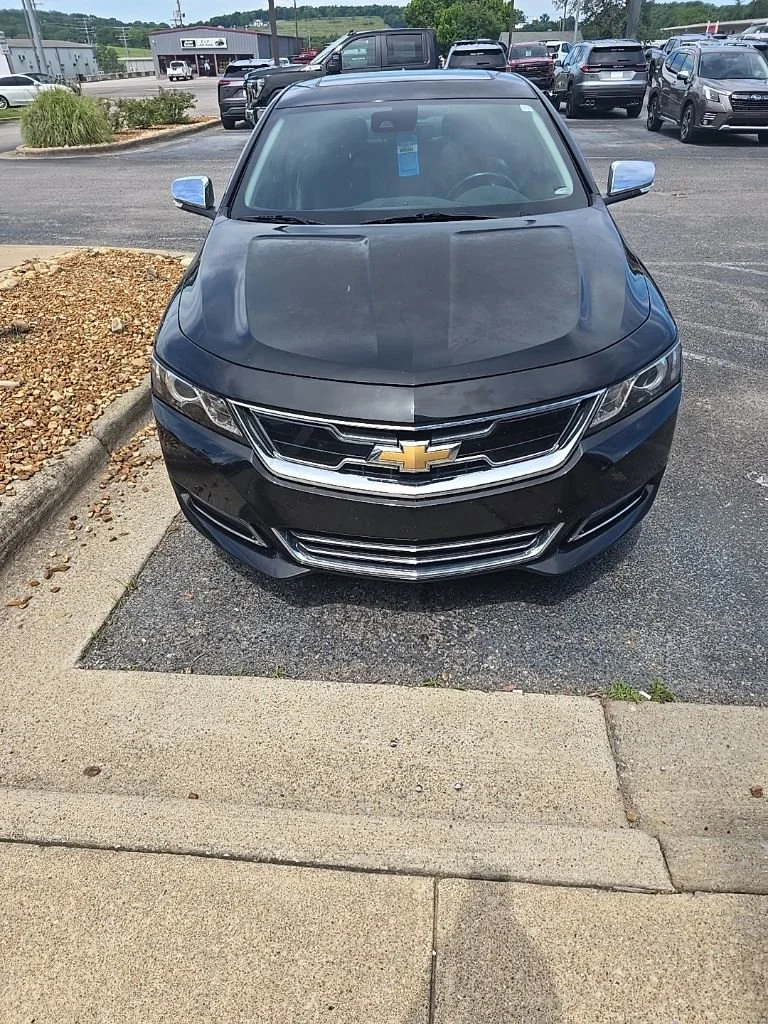 Used 2018 MOSAIC BLACK METALLIC Chevrolet Premier image 4